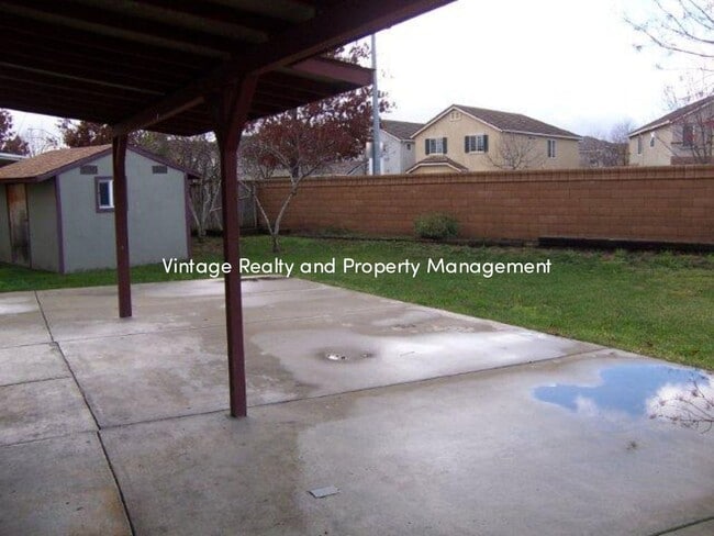 Building Photo - Updated 4 Bedroom Two Story Home That Is B...