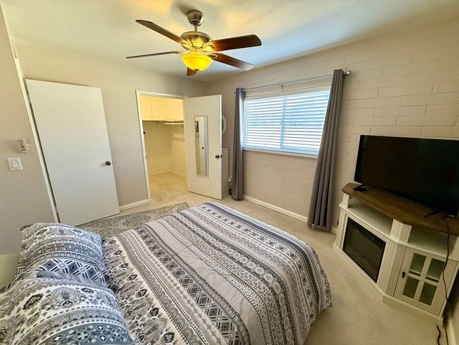 Building Photo - Furnished- Cute 2 Bedroom Home with Garage...