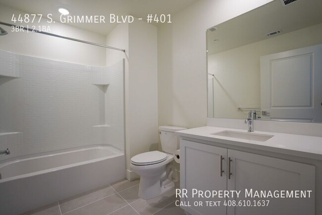 Building Photo - Brand New Top Floor Condo in Excellent Fre...