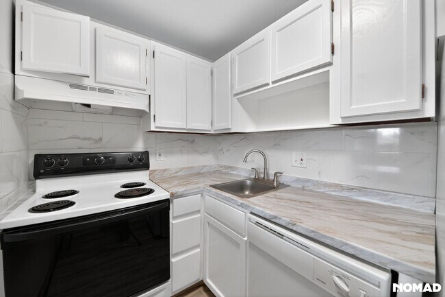 Building Photo - 1865 Fenton St