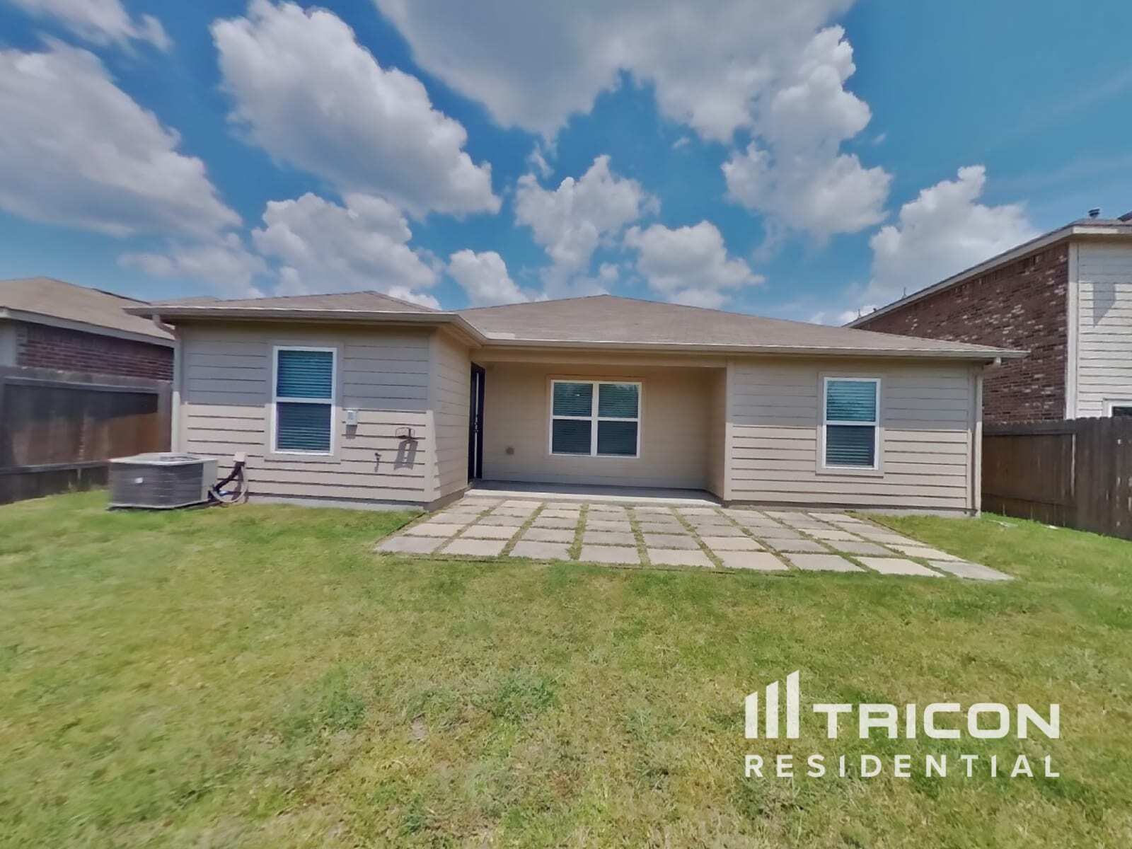 Building Photo - 2111 Juniper Dr