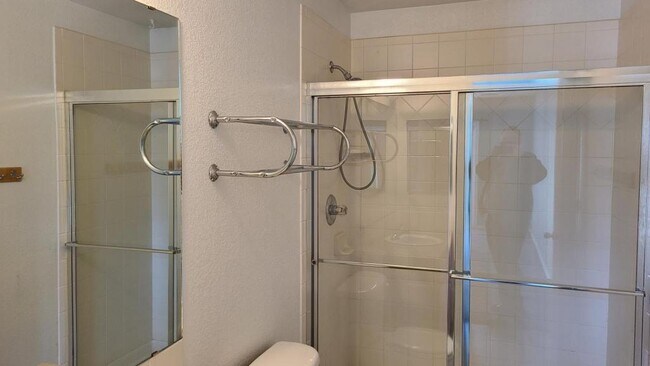 Building Photo - 818 S Terry St Unit 1