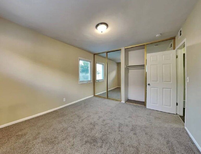 Building Photo - 2137 Little Brook Ln