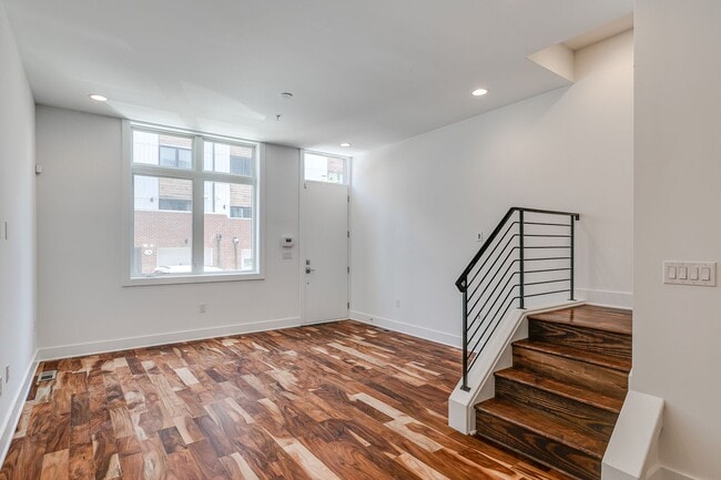 Building Photo - Northern Liberties Townhome with Parking