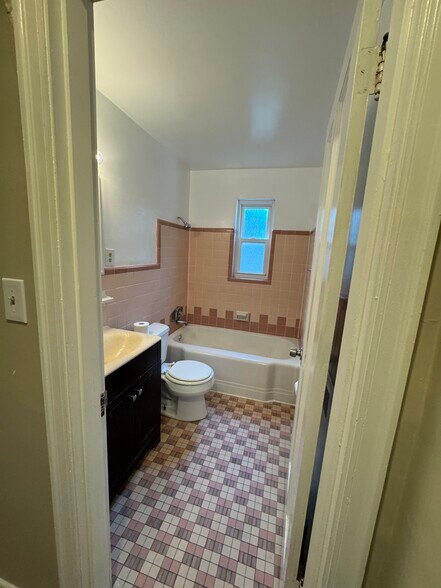 Building Photo - 2814 Lawndale Ave
