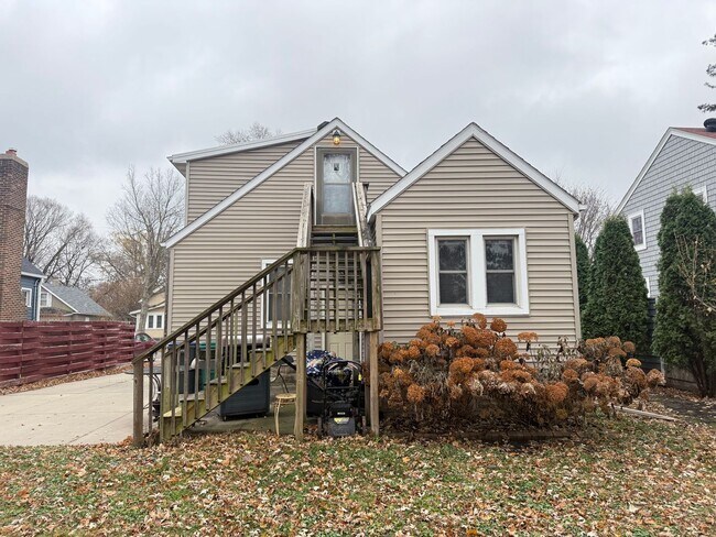 Building Photo - 511 10th Ave SE