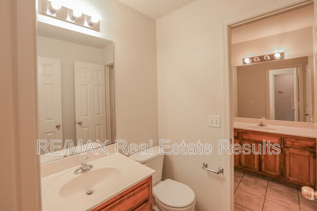 Building Photo - 3600 SW Deerfield Blvd