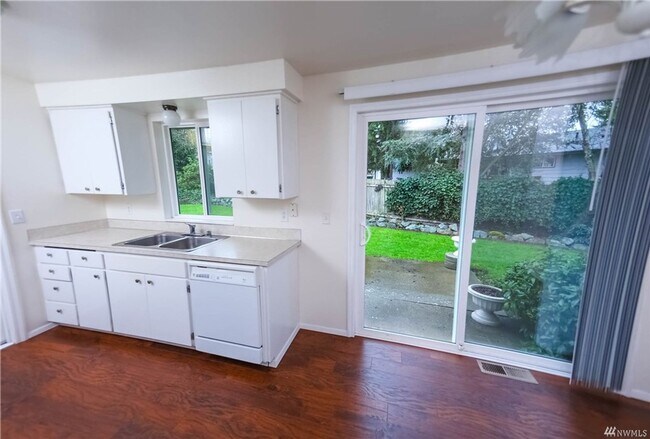 Building Photo - Very Nice Rambler In Quiet Cul de sac with Garage
