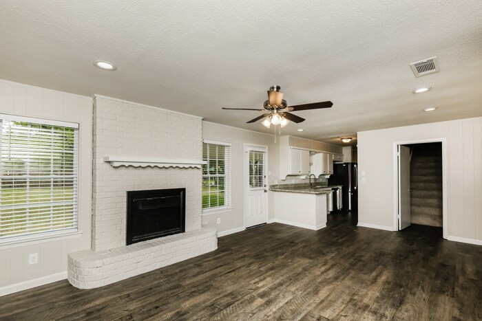 Building Photo - 2417 Skyline Dr