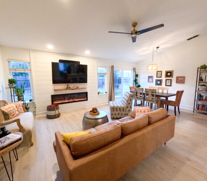 Building Photo - 928 Carter St