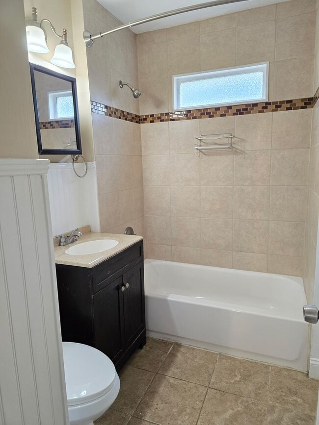 Building Photo - 583 Colonial Cir SE