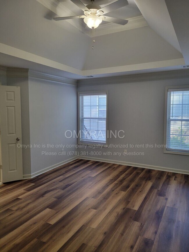 Building Photo - Gorgeous Newly Renovated 3 Bedroom House i...
