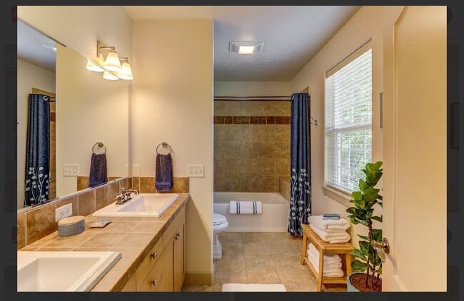 Building Photo - 1294 E Winding Creek Dr