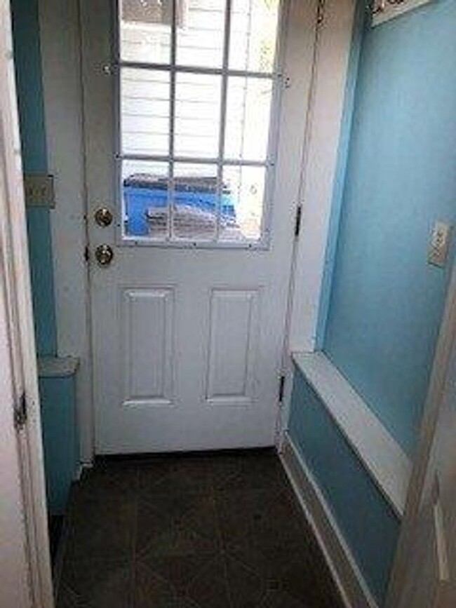 Building Photo - Charming two bedroom house in Vancouver wi...