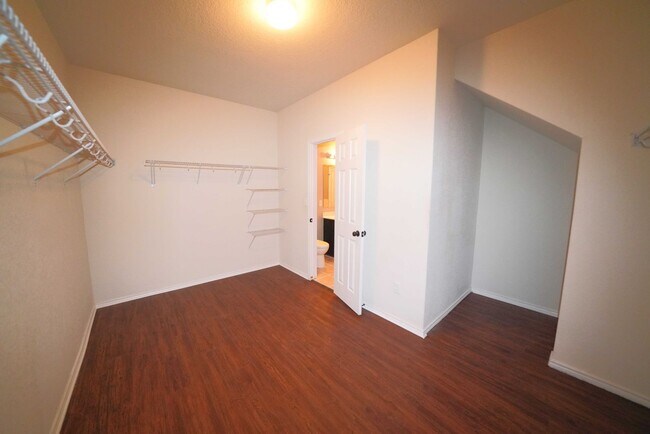Building Photo - 3730 Acorn Pl