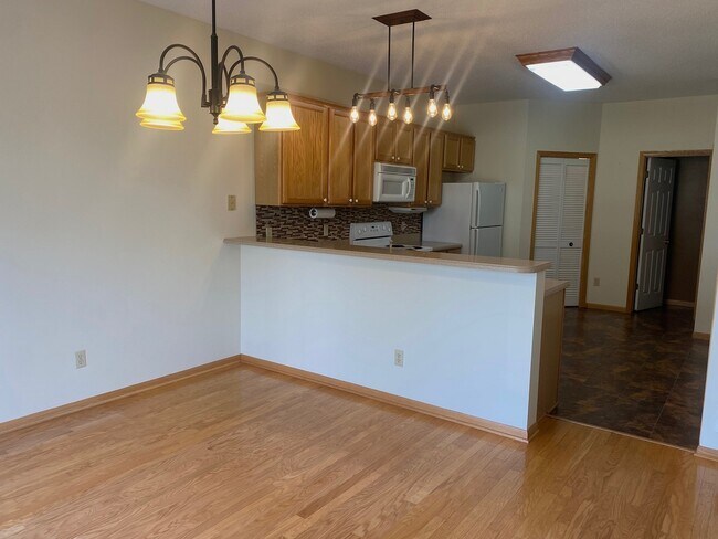 Building Photo - 7697 Coneflower Curv S