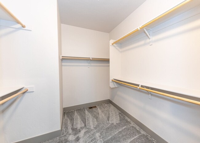 Building Photo - 2 Bedroom Luxury townhome