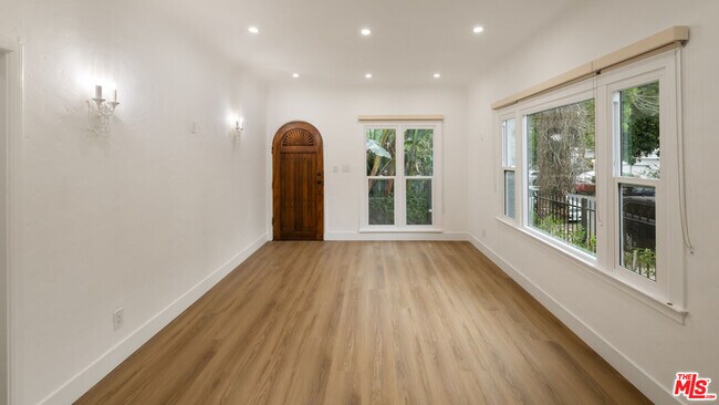Building Photo - 5727 Carlton Way