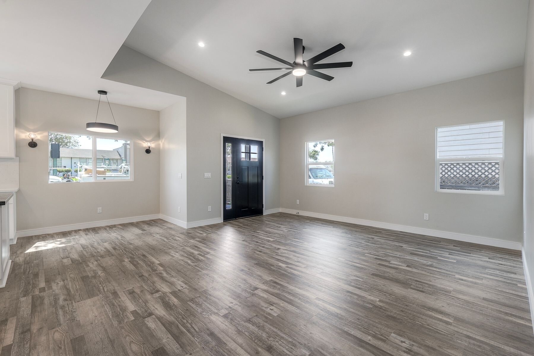 Building Photo - 532 Elm Ave