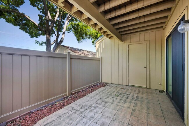 Building Photo - 2280 Hurley Way