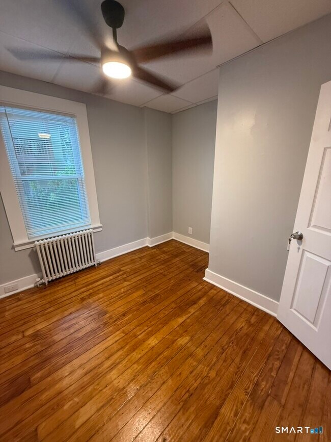 Building Photo - 319 Delavan Ave