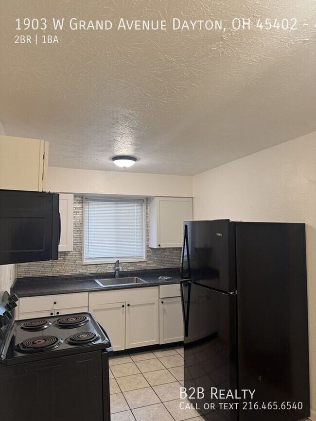 Building Photo - 1903 W Grand Ave