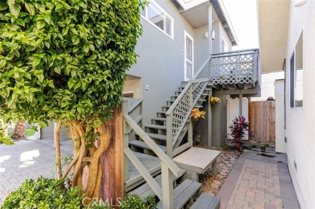 Building Photo - 630 E Cedar Ave