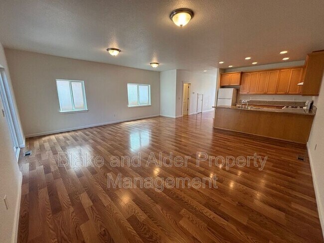 Building Photo - 347 Norway St NE