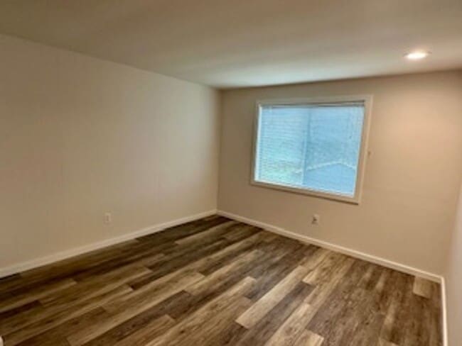 Building Photo - 127 5th Ave W