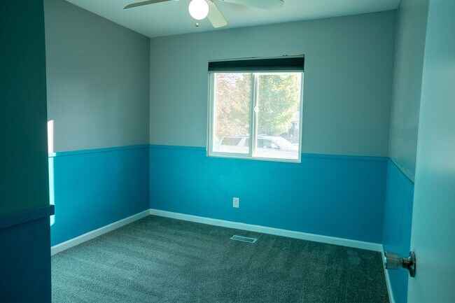 Building Photo - Gorgeous Family Home on Cul-de-Sac