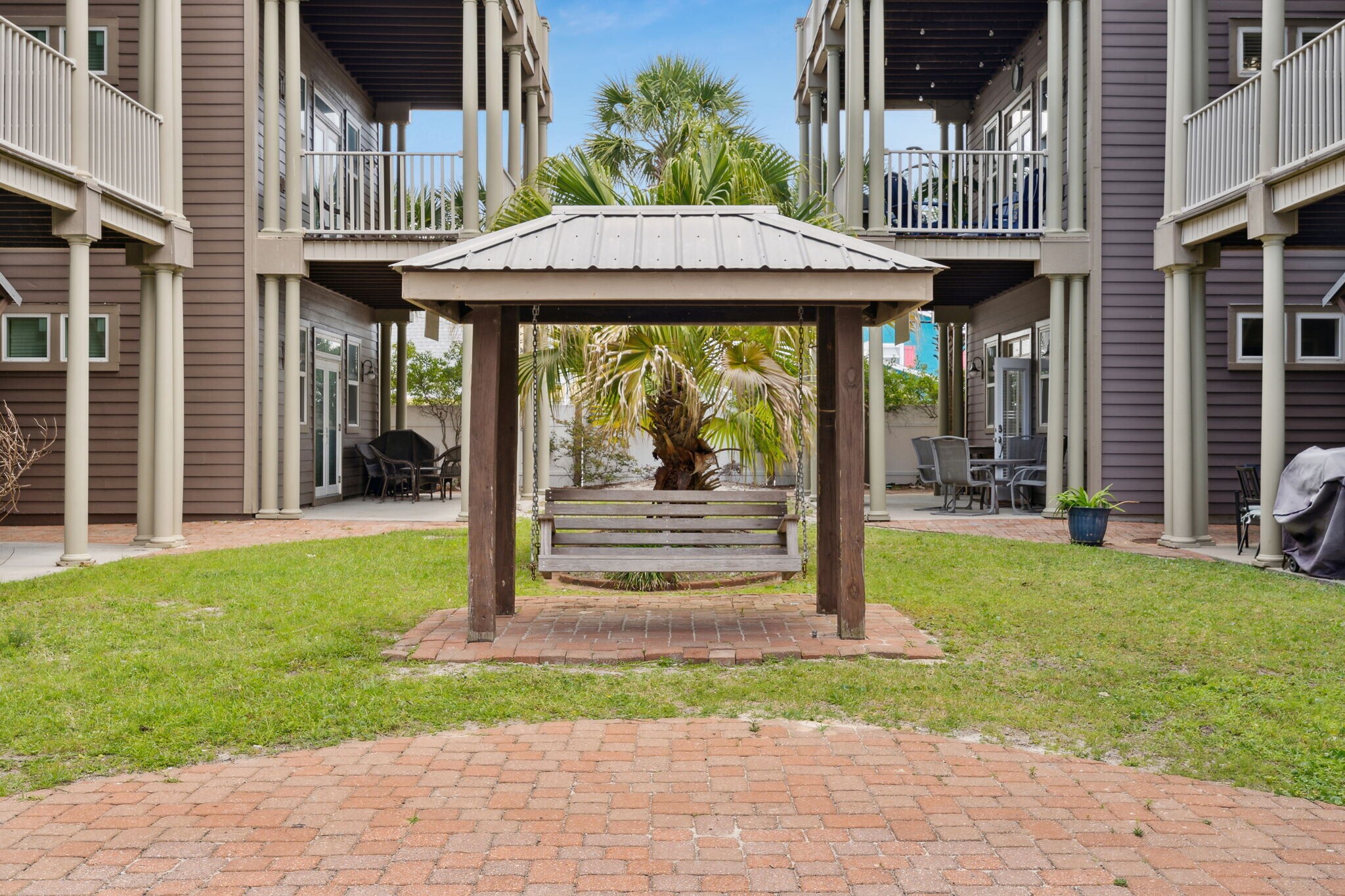 Building Photo - 6226 Thomas Dr