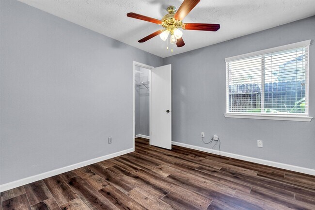 Building Photo - 3407 Pecan Point Dr