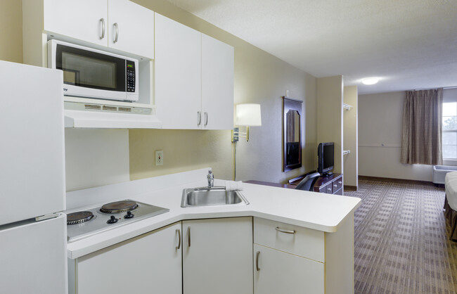 Building Photo - Furnished Studio-Fayetteville - Owen Dr.