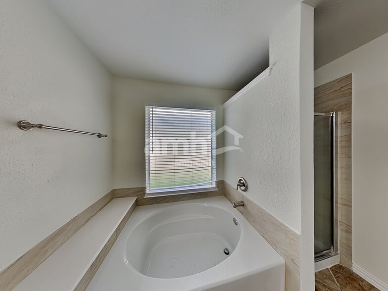 Building Photo - 26949 Carriage Manor Ln