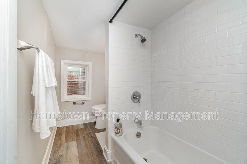 Building Photo - 321 W Mifflin St