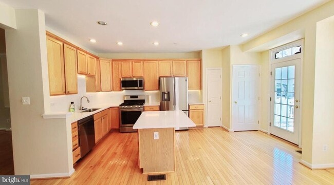 Building Photo - 441 Clayhall St