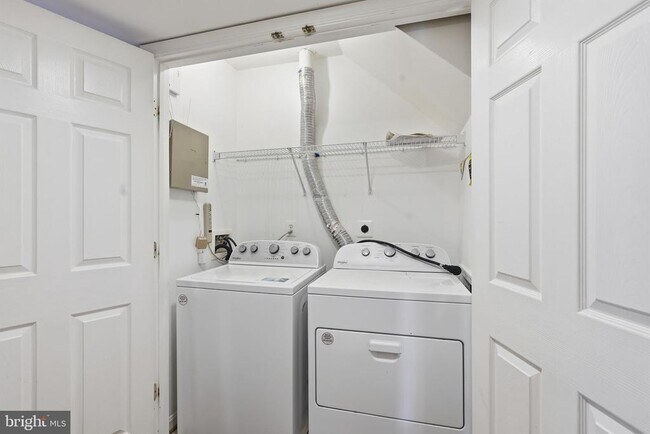 Building Photo - 12212 Densmore Ct