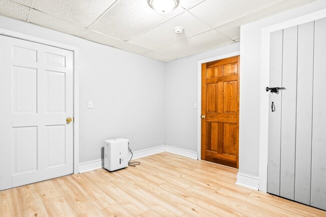 Building Photo - 547 White Mountain Hwy