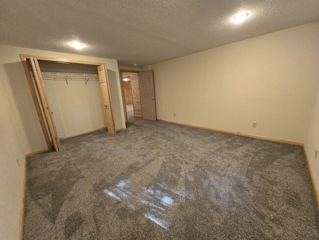 Building Photo - 5038 W Elm Ct