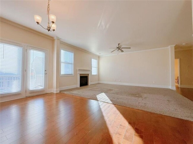 Building Photo - 3560 Golden Gate Ln