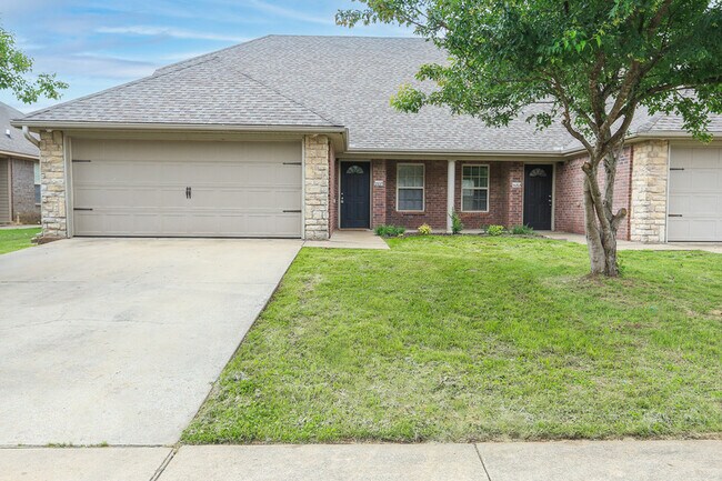 Primary Photo - 3509 SW Deerfield Blvd