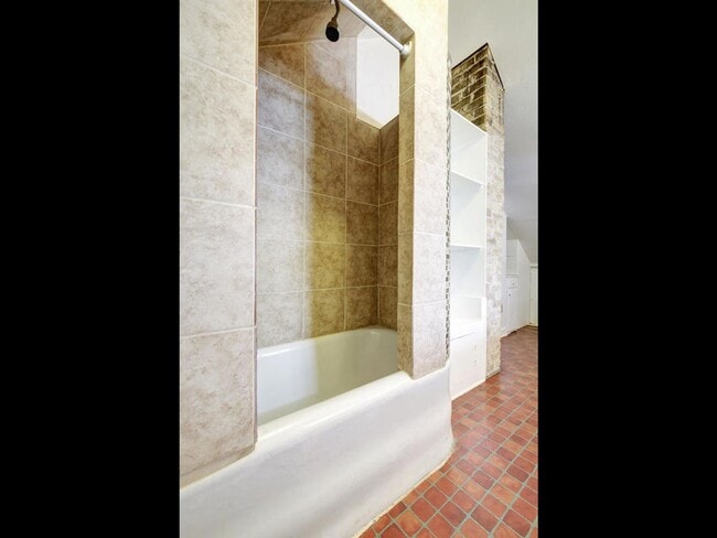 Building Photo - 6bed/3bath House in West Campus