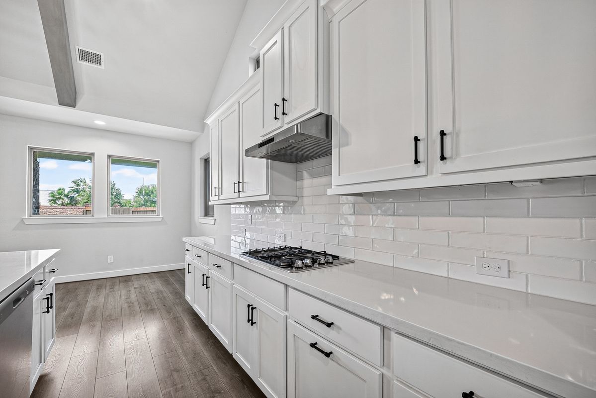 Building Photo - 2600 Golden Palms Ln