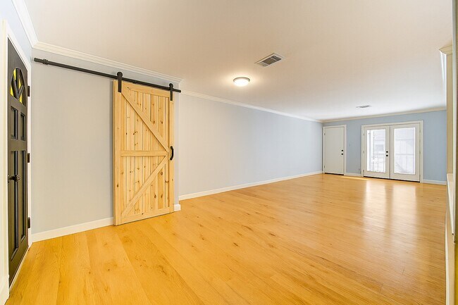 Building Photo - 12973 Trail Hollow Dr