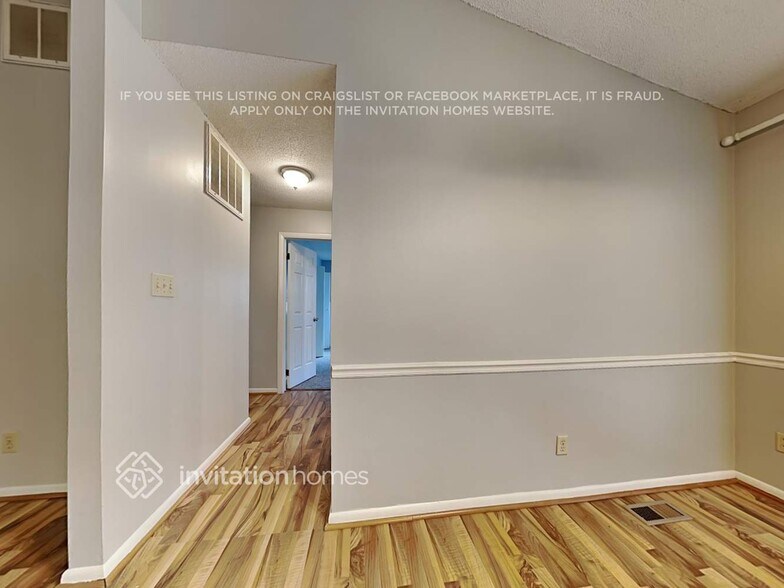Building Photo - 400 N Sharon Amity Rd