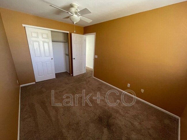 Building Photo - 9350 Cove Creek Dr