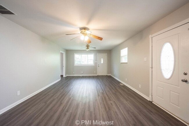 Building Photo - 3748 N Hawthorne Ln