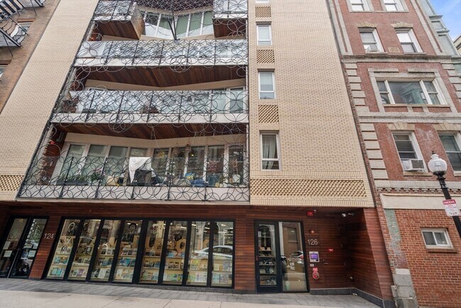 Building Photo - 126 Salem St