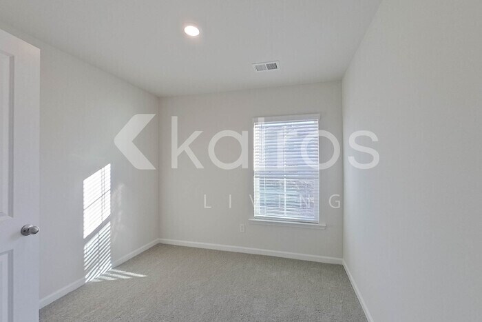 Building Photo - 2185 Banyan Cir