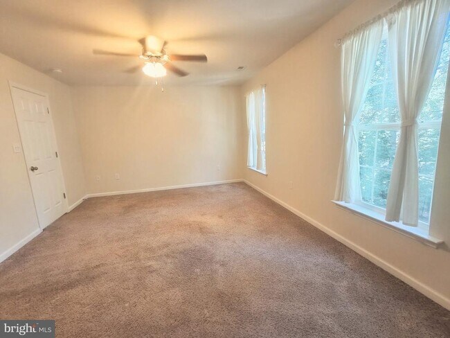 Building Photo - 2913 Lakeview Pkwy